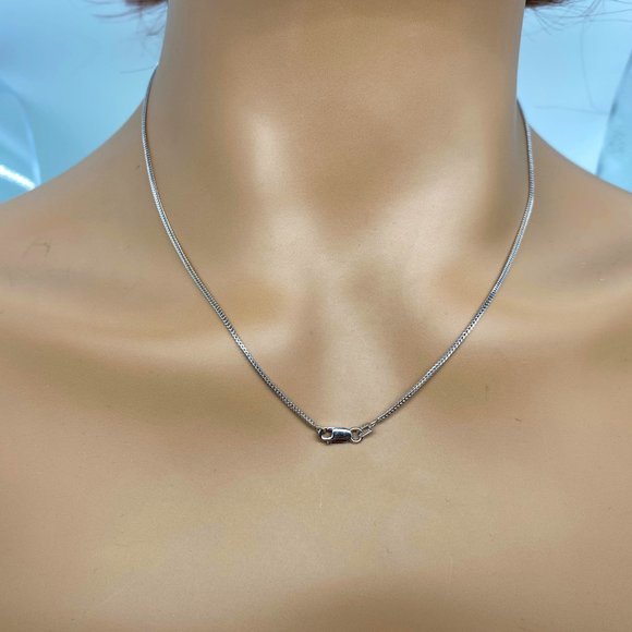 14K White Gold 3.1 Grams Chain Necklace - Picture 3 of 4